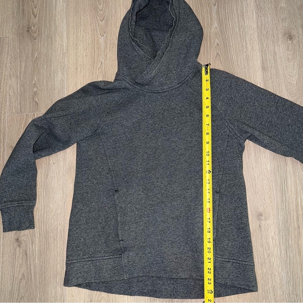 Lululemon Women's Gray Pullover 
Hooded Active Run Yoga Gym Sweatshirt 
Size 6 - Picture 5 of 6